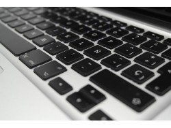 MacBook Pro 13" - Procesador i5 de doble núcleo a 2.4GHz - Disco 256Gb SSD + 500Gb HDD - RAM 8Gb