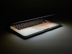 MacBook Pro 13" - Procesador i5 de doble núcleo a 2.4GHz - Disco 256Gb SSD + 500Gb HDD - RAM 8Gb