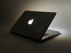 MacBook Pro 13" - Procesador i5 de doble núcleo a 2.4GHz - Disco 256Gb SSD + 500Gb HDD - RAM 8Gb