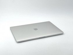 MacBook Pro 15" (2018) Intel Core i7 2.2GHz 6 núcleos - SSD 256GB - 16GB RAM - Plata