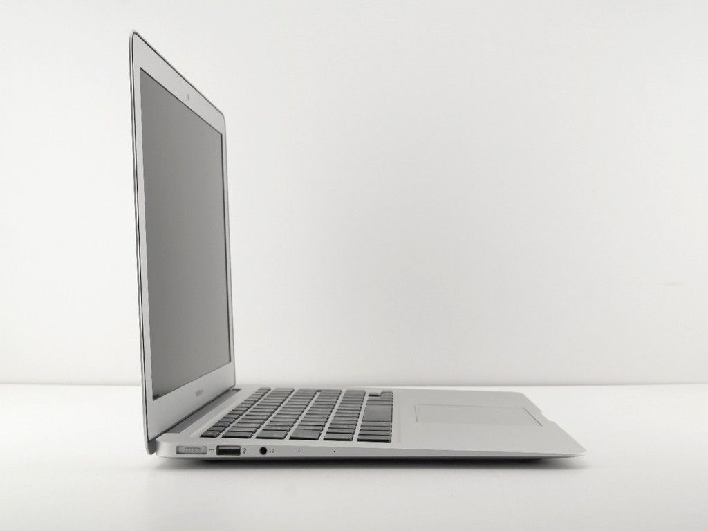 MacBook Air 13" - Procesador i5 de doble núcleo a 1.6GHz - Disco 128Gb SSD - RAM 4Gb