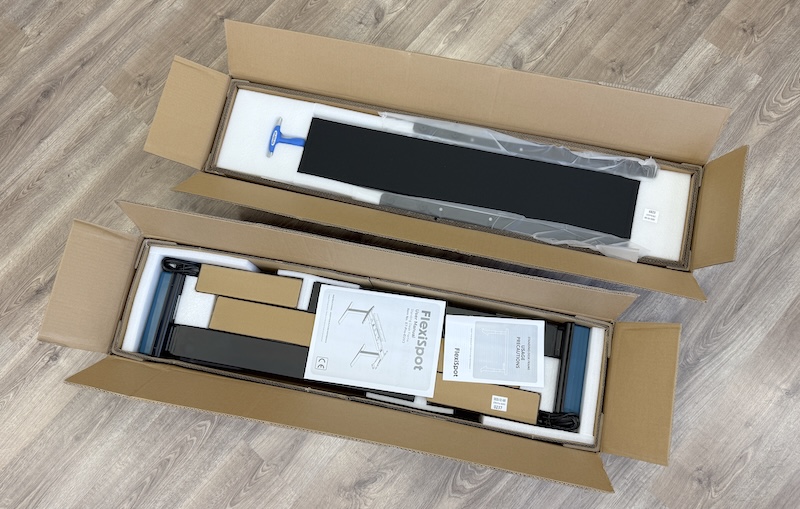 Interior del packaging de la mesa elecavable FlexiSpot E7 Pro