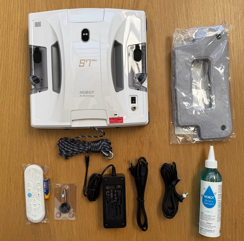 Hobot S7 Pro con mopas, cable desmontable y accesorios